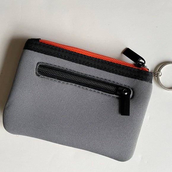 Adorable Haute Shore Neoprene Max Card case with 2 zipper closures. New - Picture 4 of 8